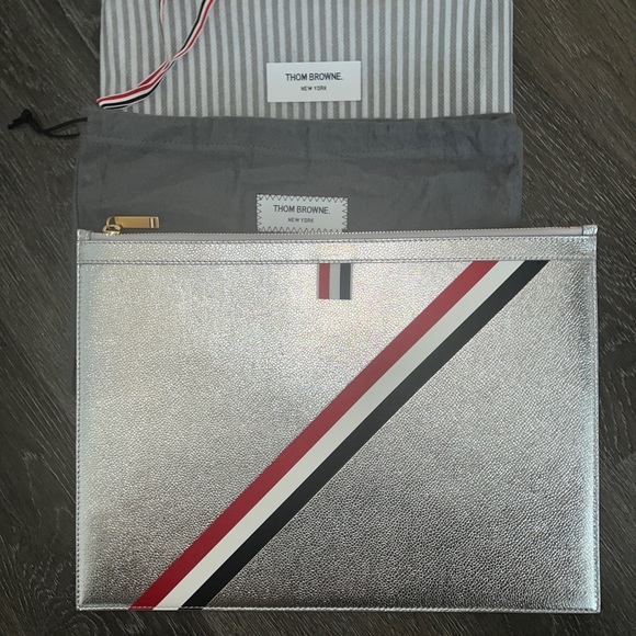 THOM BROWNE
Black Small Zip Document Holder - Picture 3 of 10